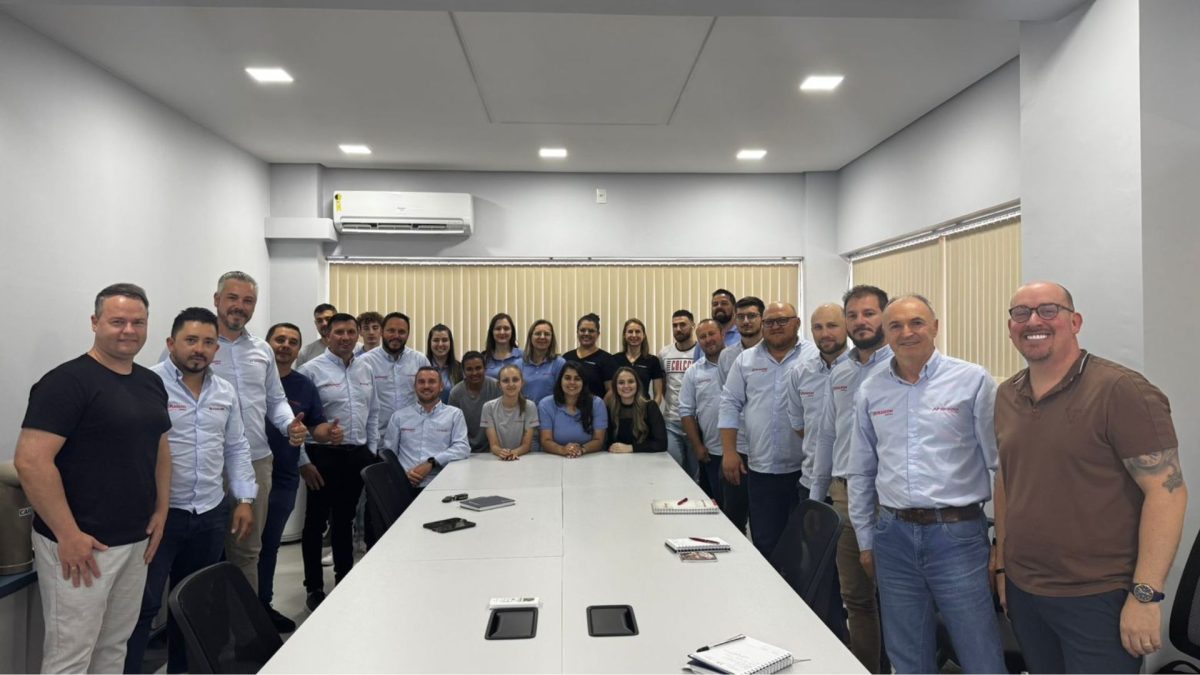 Treinamento de fecha ano com as equipes da Avinova, Equipatek e Triavis
