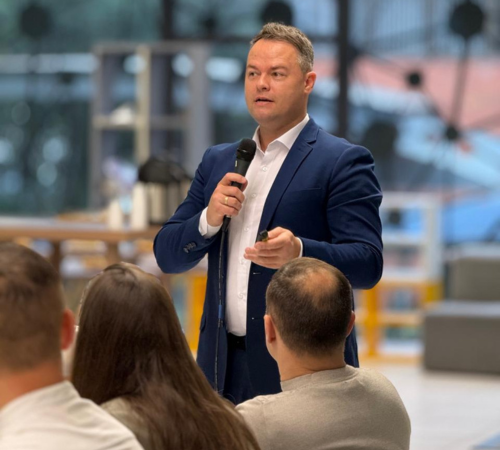 Imagem lateral do serviço Treinamentos